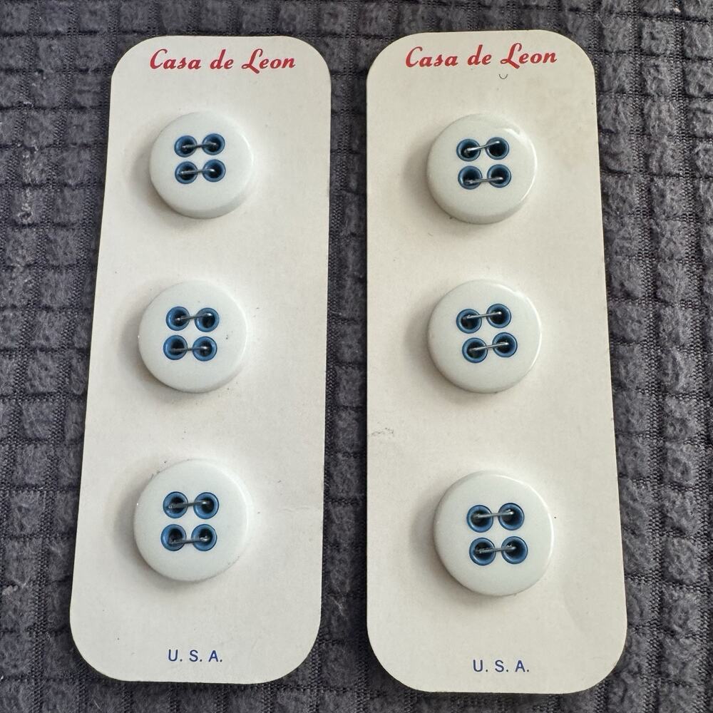 Vintage Casa de Leon White Blue 4-Hole Buttons 2 Cards 6 Pc Sewing NOS